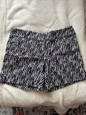 Women's Black & White Geometric Pattern Shorts with Pink Accents